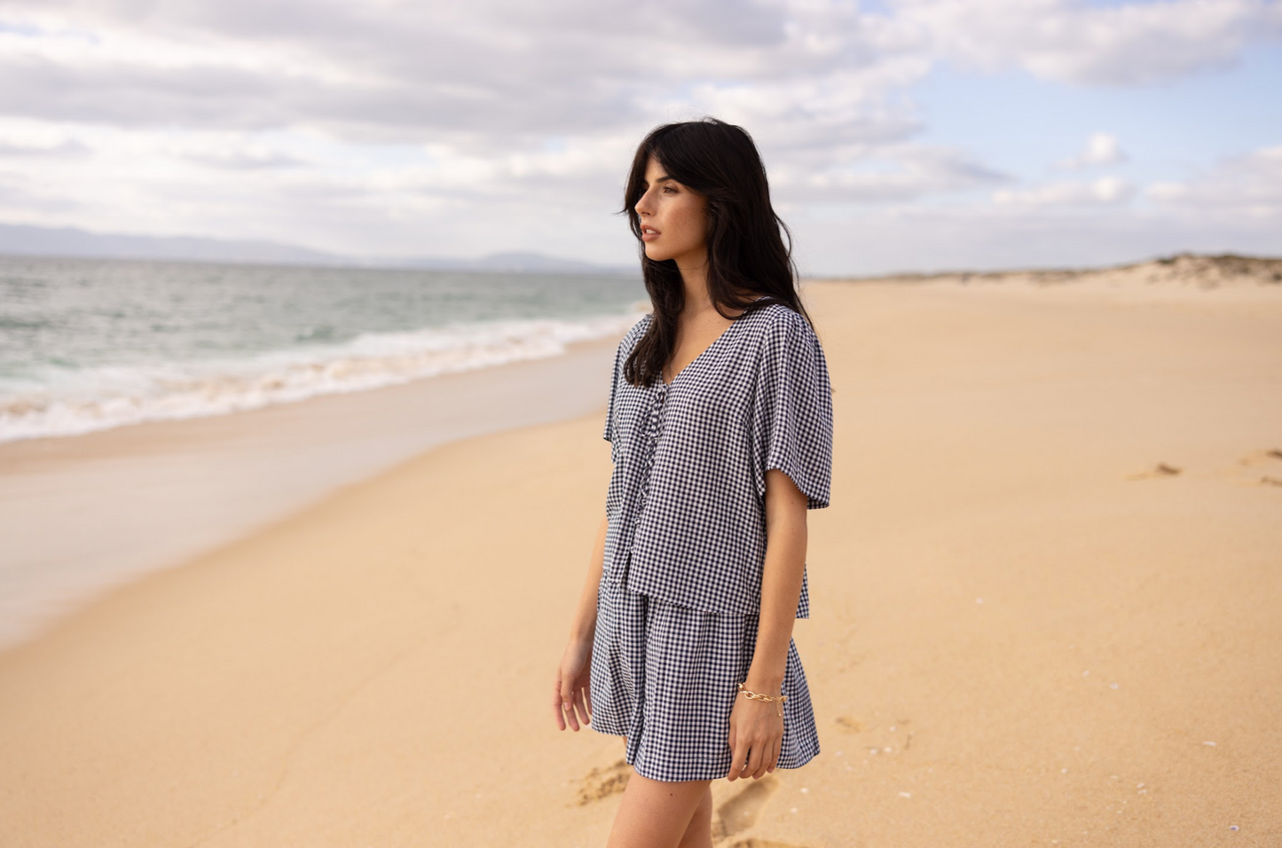 BECCA SHORT SLEEVE BLOUSE IN NAVY GINGHAM