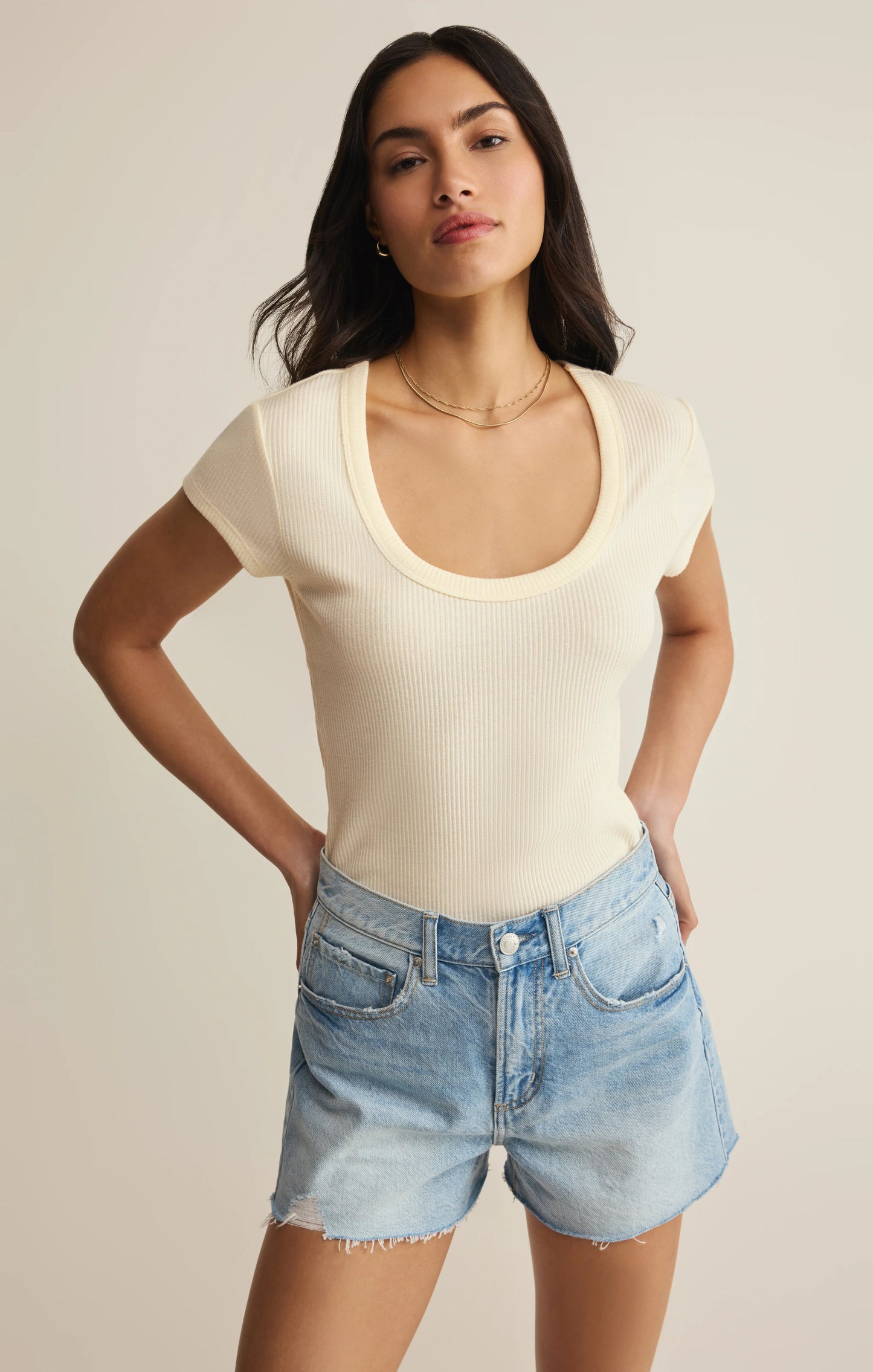 LEISURELY SCOOP NECK TEE