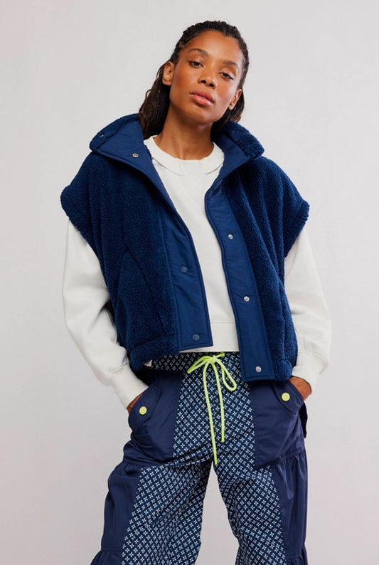 SCOUT IT OUT - Fleece Vest