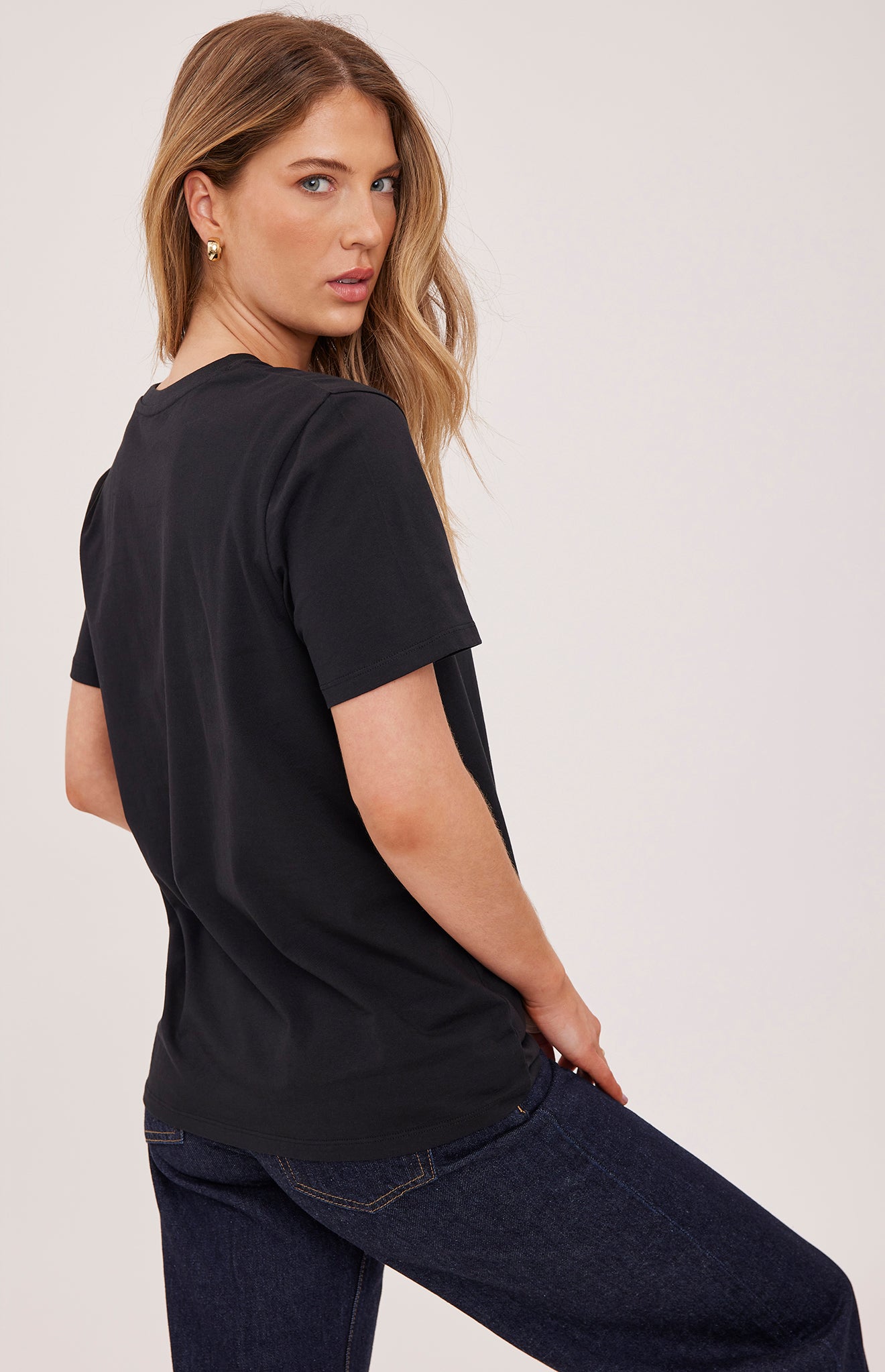 VICTORIA T-SHIRT - BLACK