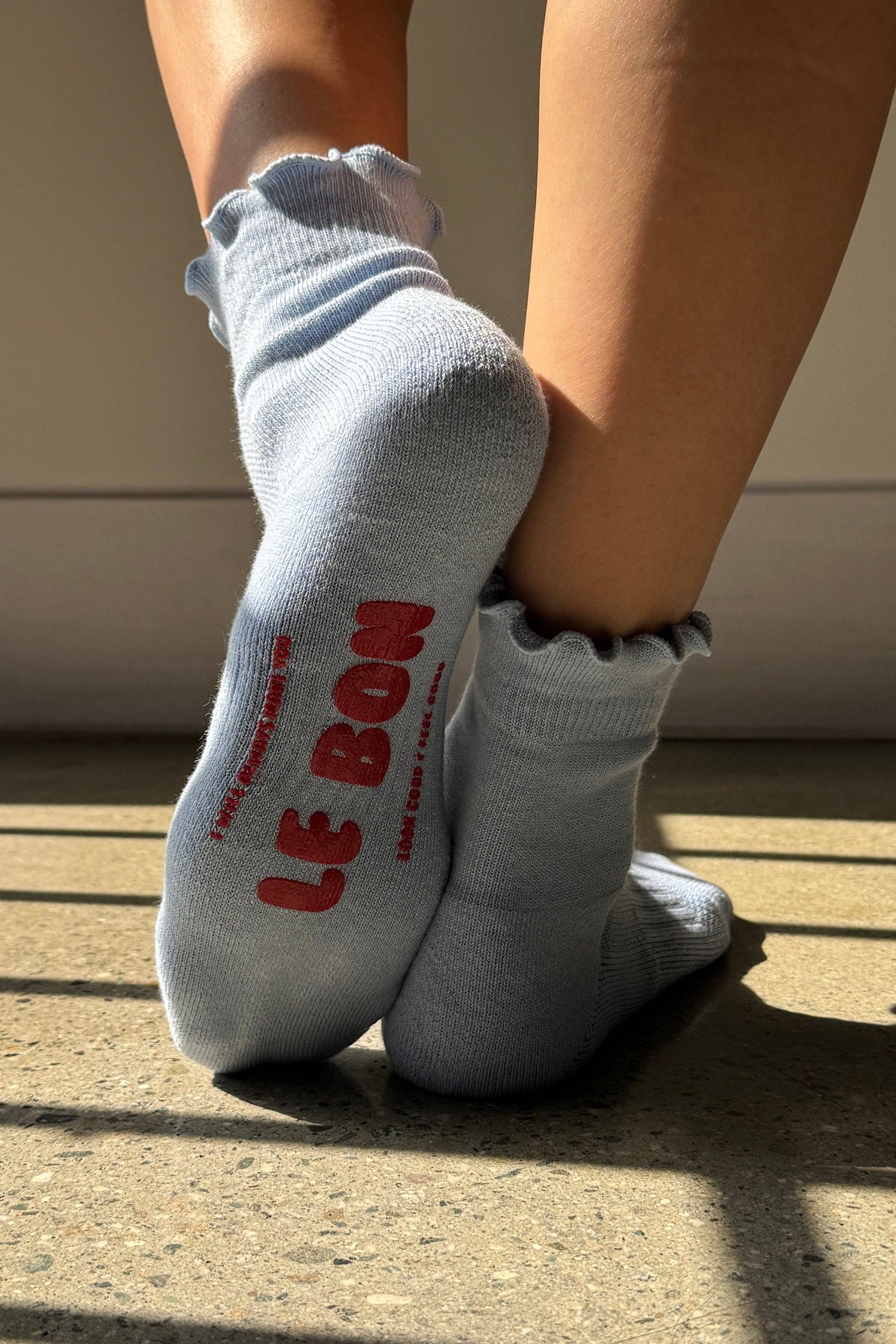 Ruffled Hugger Crew Socks in VANILLA / RED
