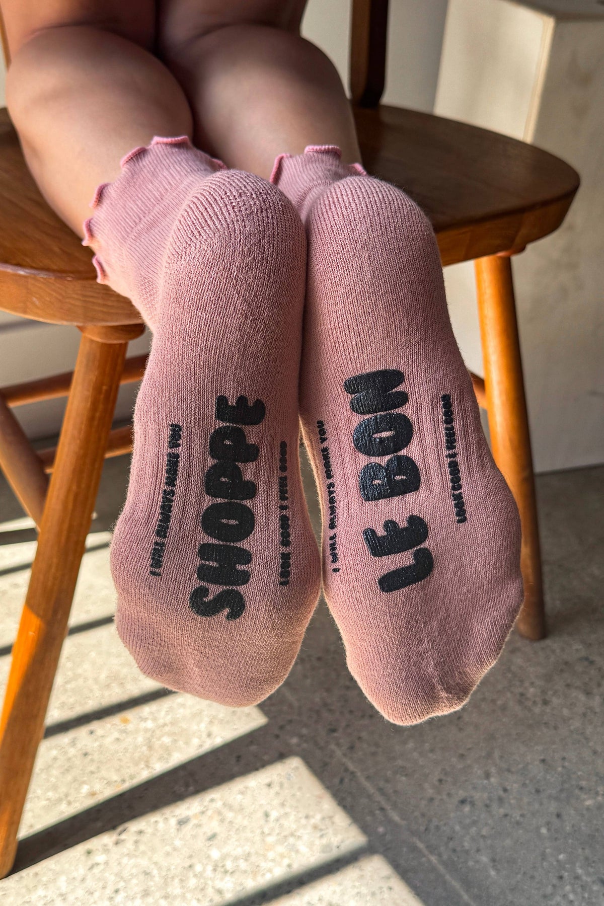 Ruffled Hugger Crew Socks in VANILLA / RED