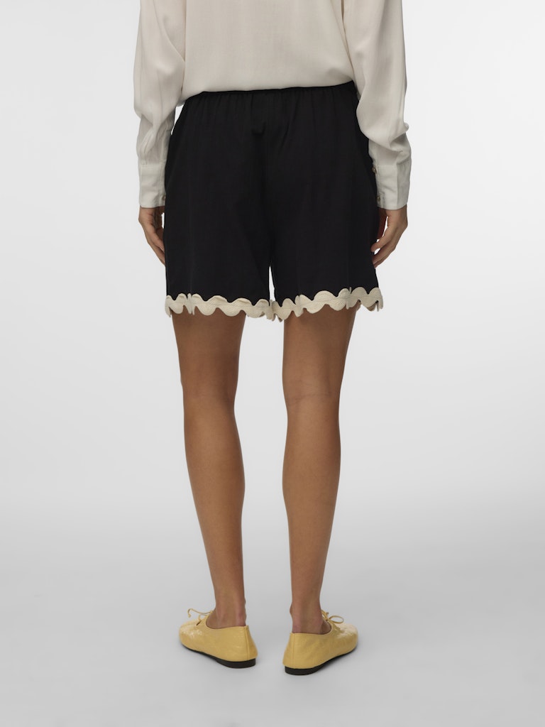 JENNA SHORTS IN BLACK