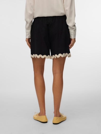 JENNA SHORTS IN BLACK