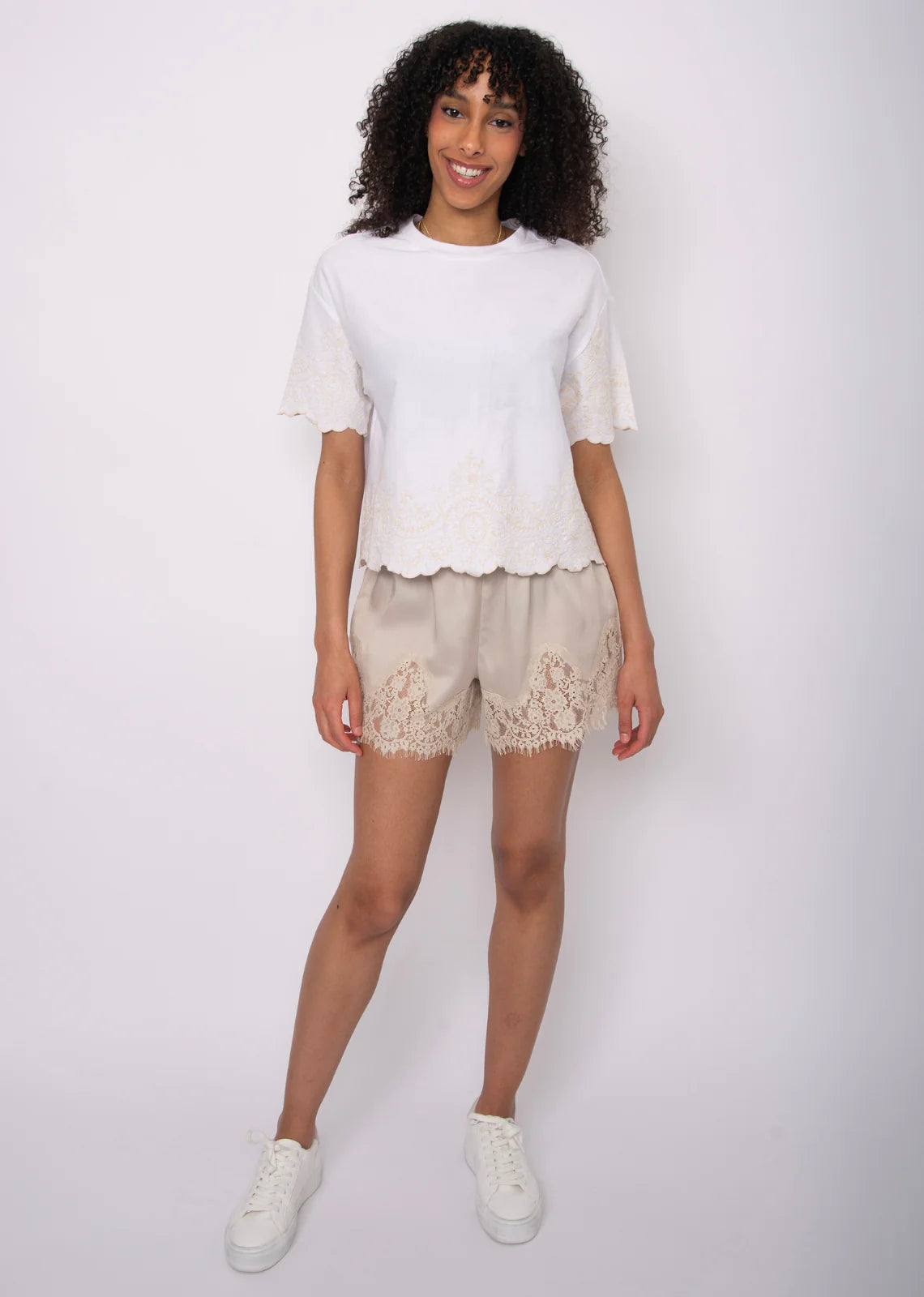 SADIE Short W Lace Trim - Cream