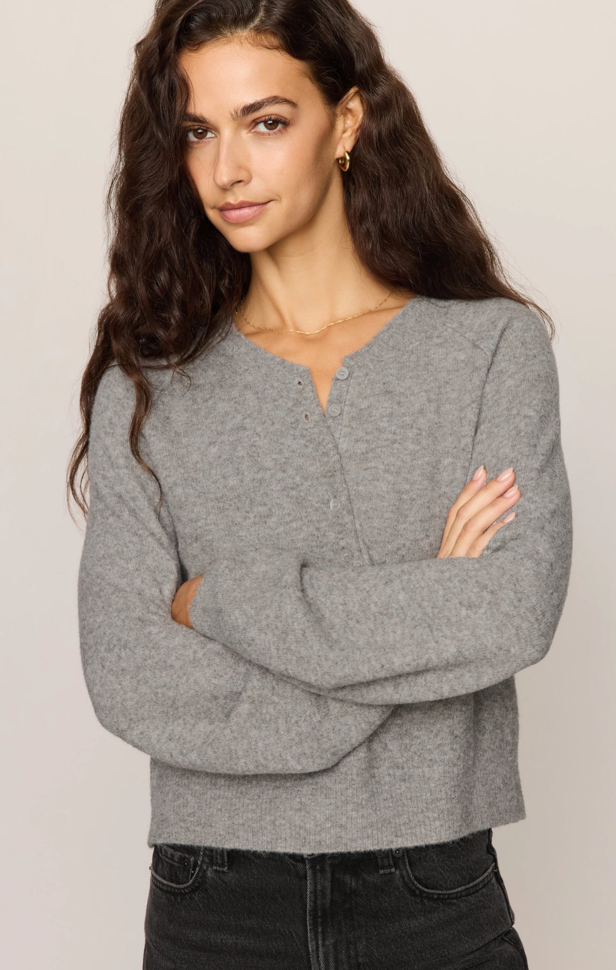 WESTMONT HENLEY SWEATER IN CLASSIC HEATHER GREY