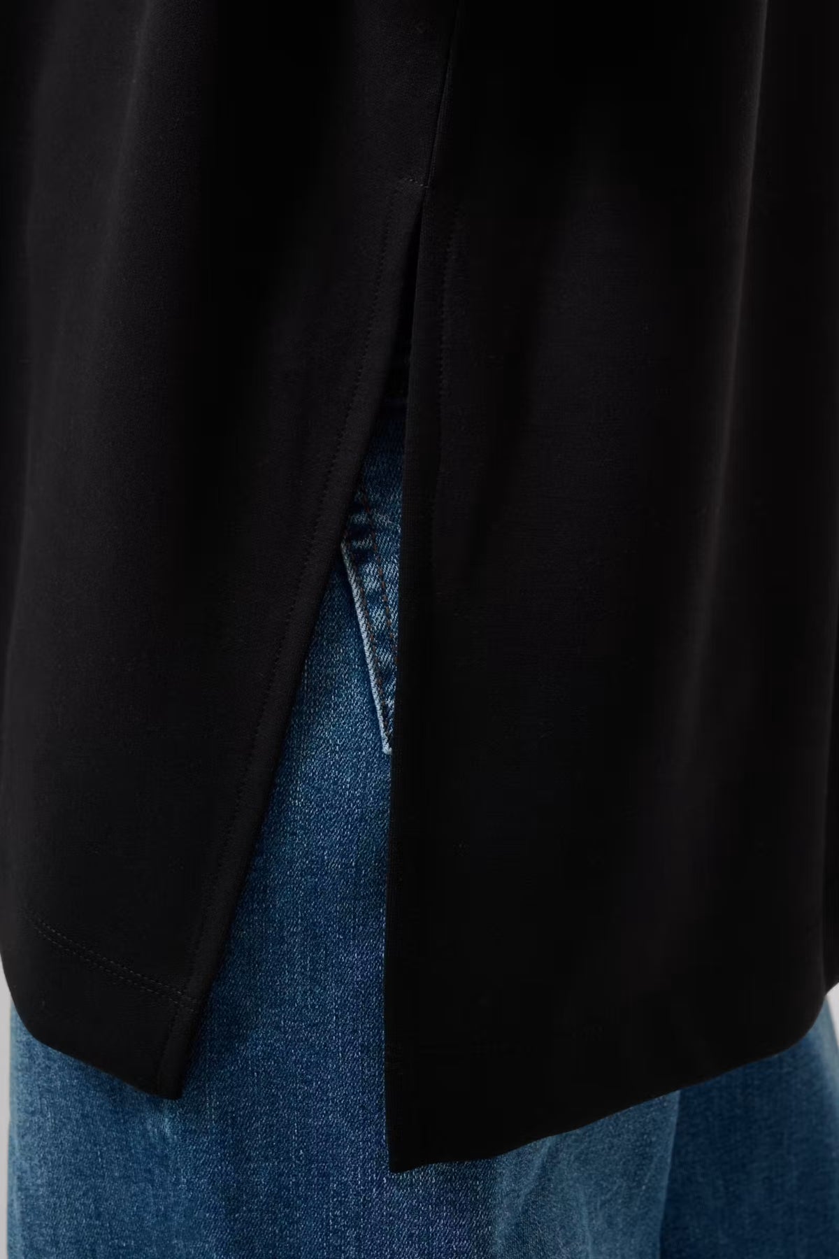 ANNIE T-SHIRT IN DEEP BLACK
