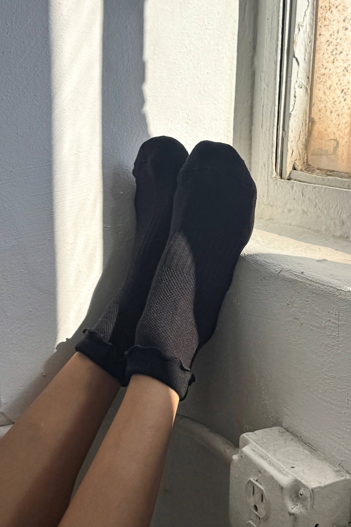 Ruffled Hugger Crew Socks in VANILLA / RED