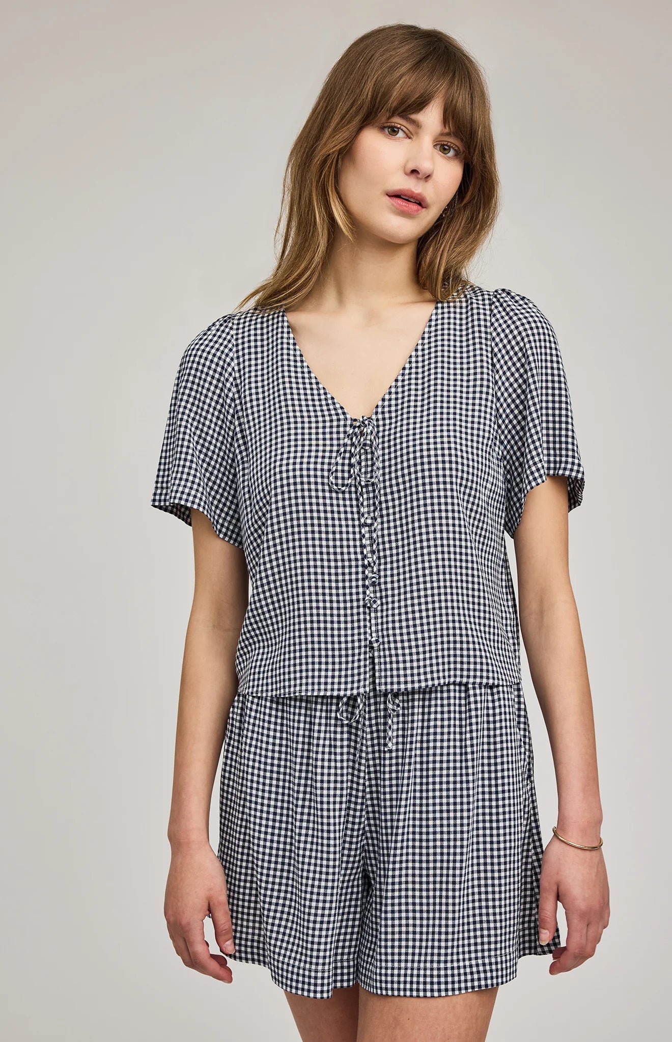 BECCA SHORT SLEEVE BLOUSE IN NAVY GINGHAM
