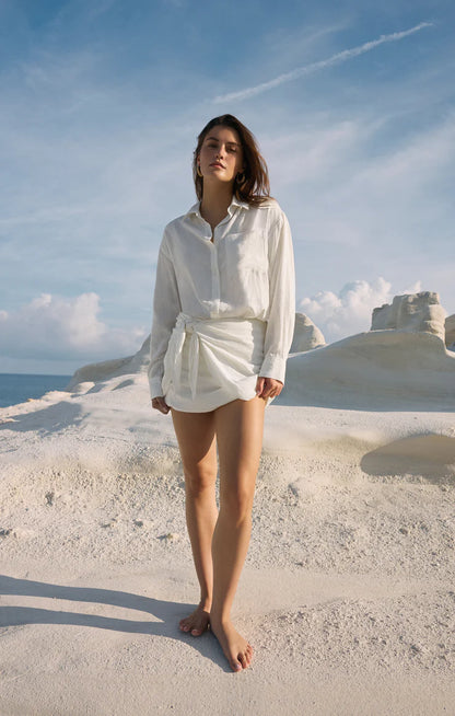 THE SIGNATURE LINEN BUTTON UP