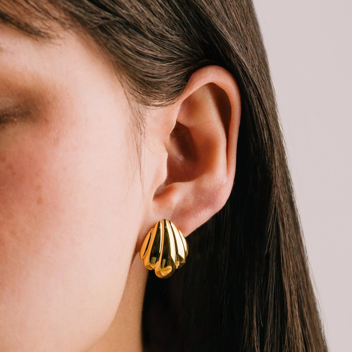 SHELL POST EARRINGS