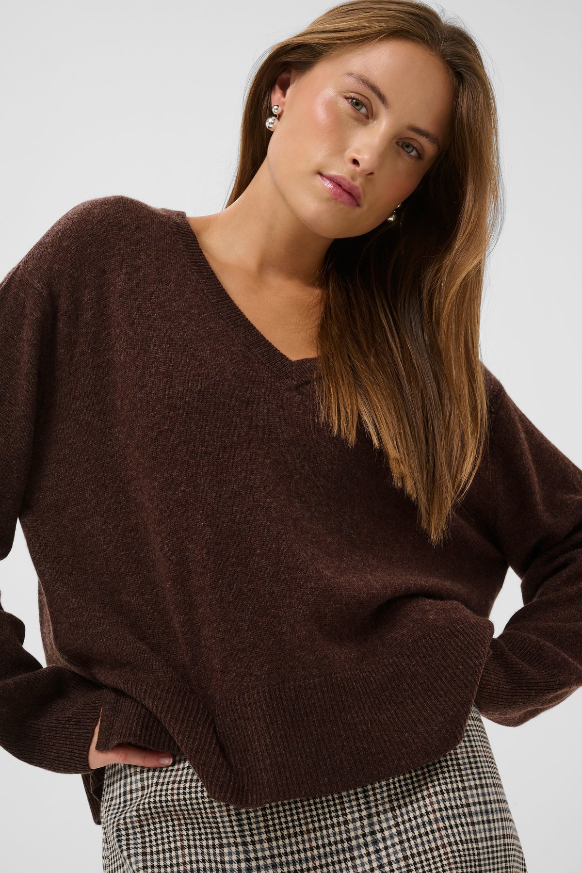 BETHINIA V NECK PULLOVER