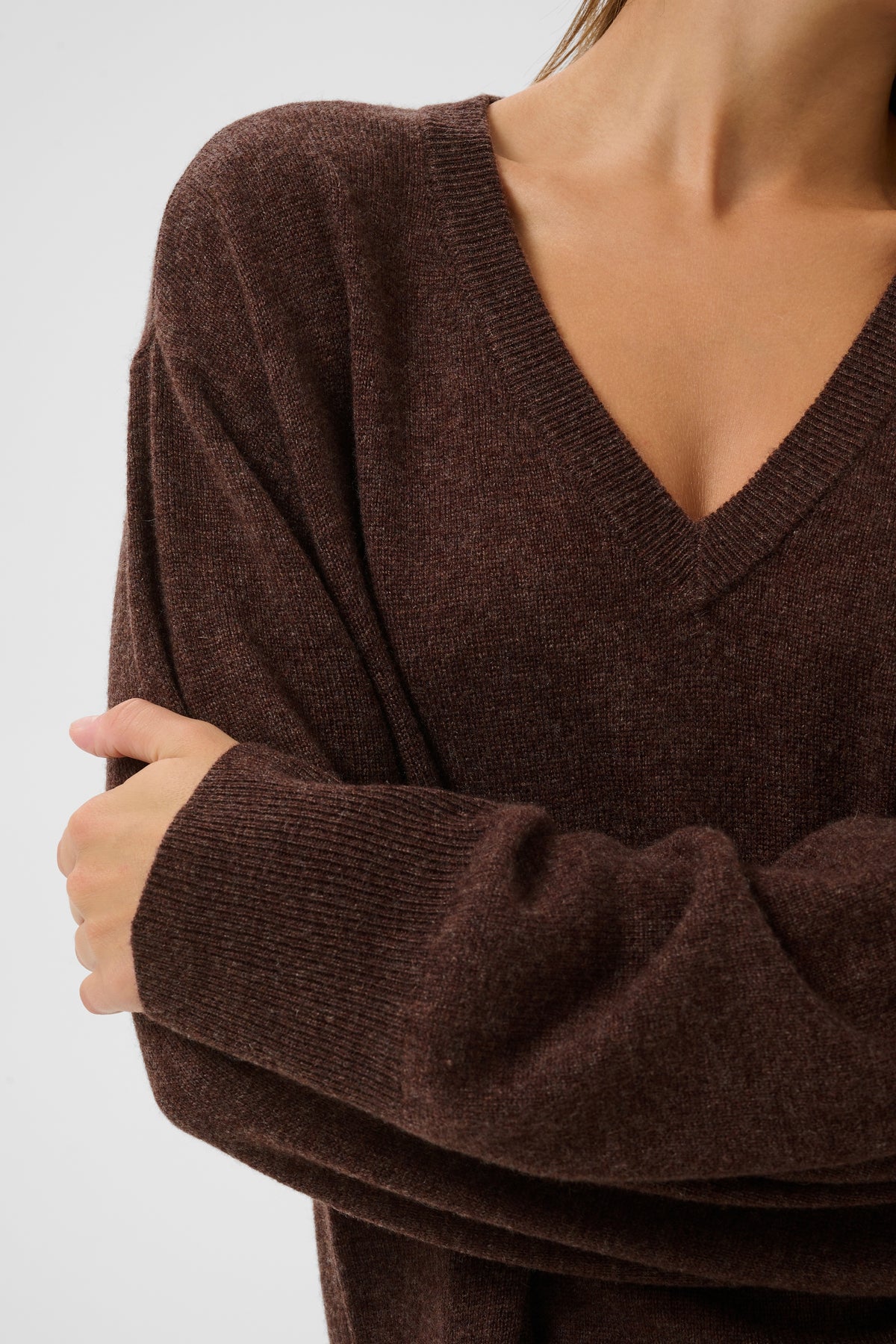 BETHINIA V NECK PULLOVER