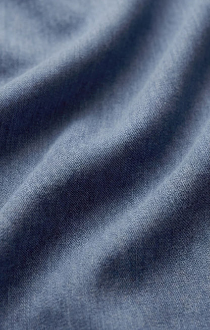 THE PERFECT TWILL BUTTON UP IN CLASSIC INDIGO