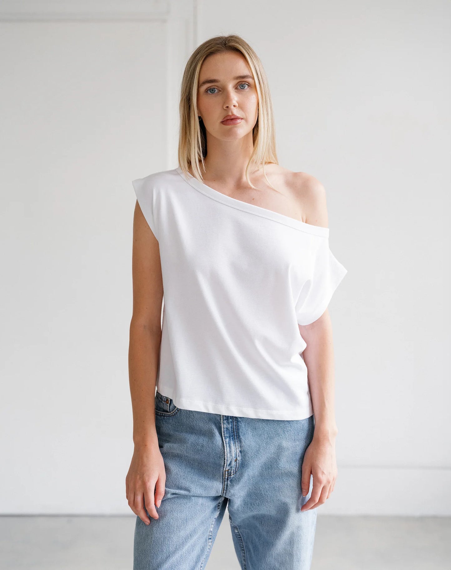 OFF THE SHOULDER TEE