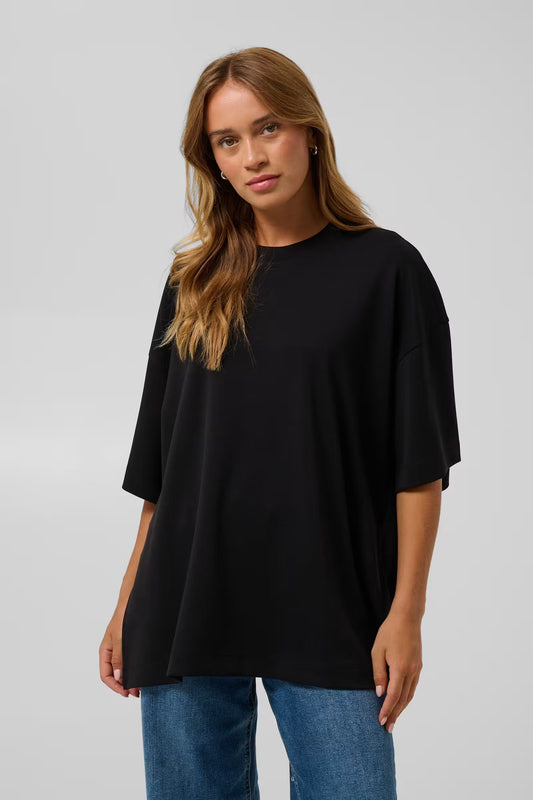 ANNIE T-SHIRT IN DEEP BLACK