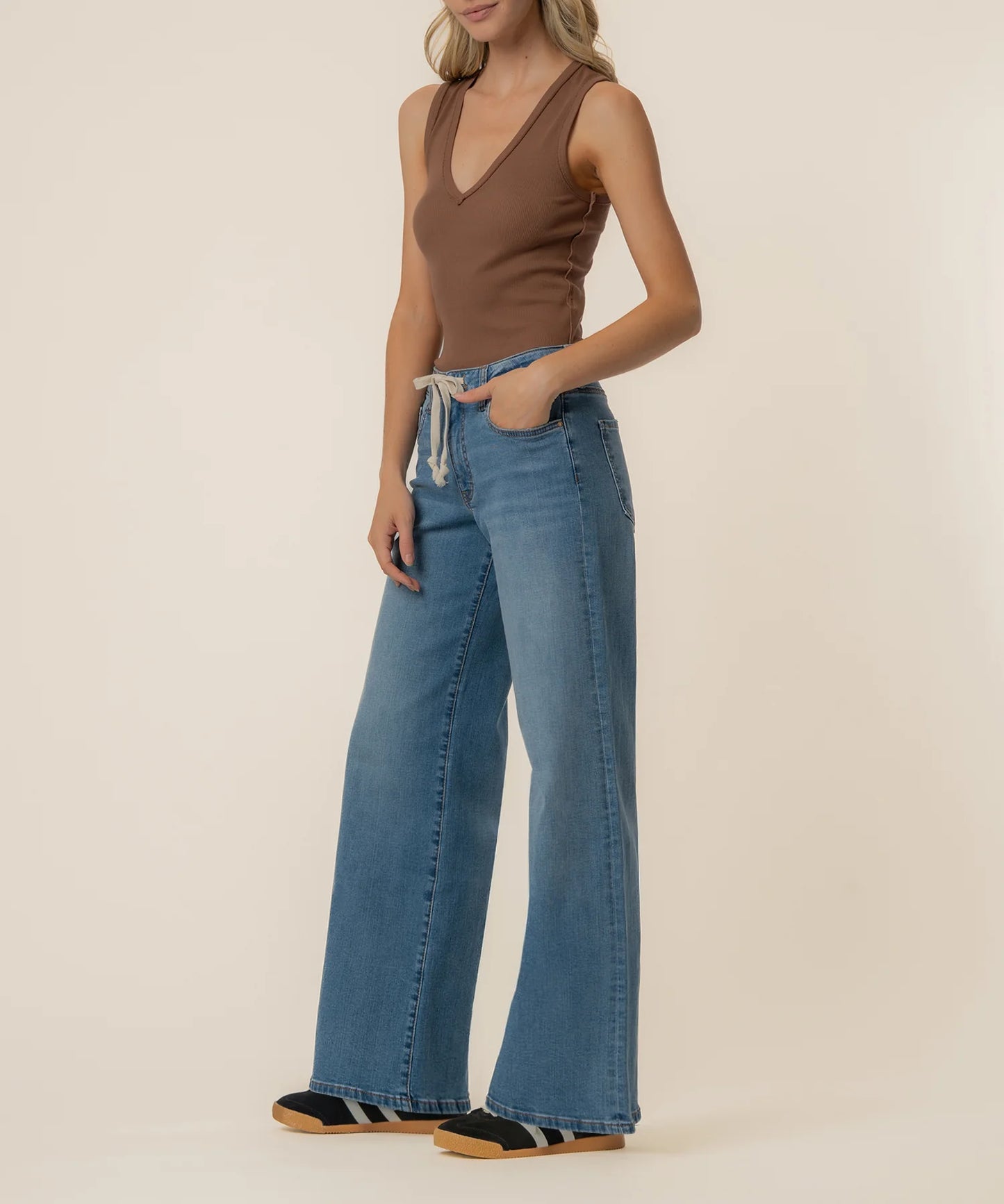 MAYA HIGH RISE WIDE LEG IN PROTECT WASH