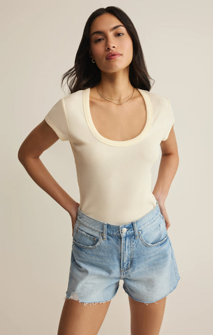LEISURELY SCOOP NECK TEE