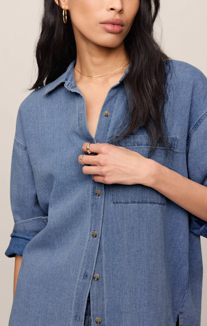 THE PERFECT TWILL BUTTON UP IN CLASSIC INDIGO