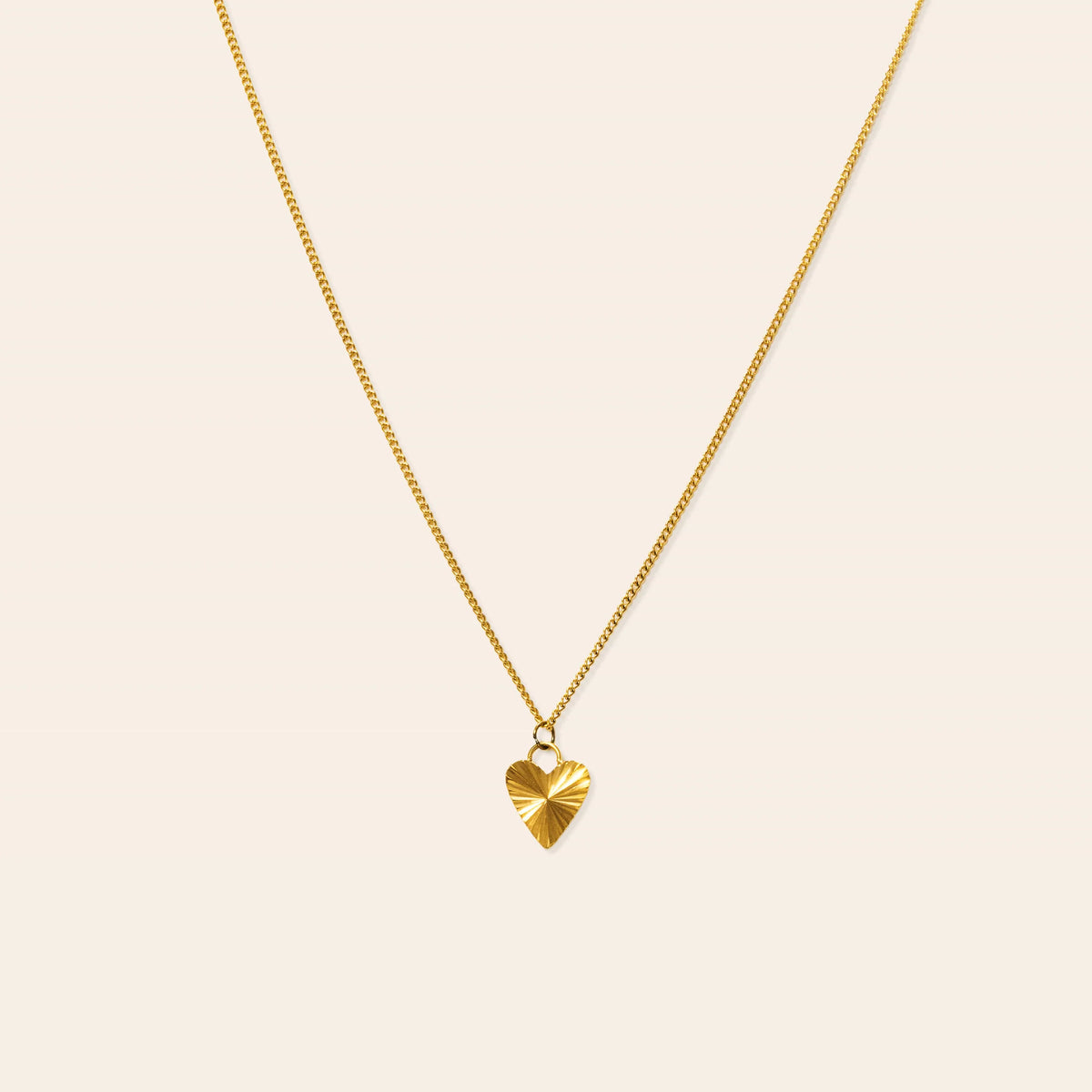 FLUTED HEART NECKLACE