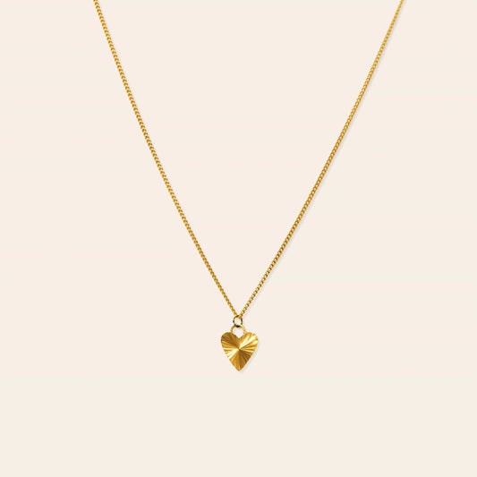 FLUTED HEART NECKLACE