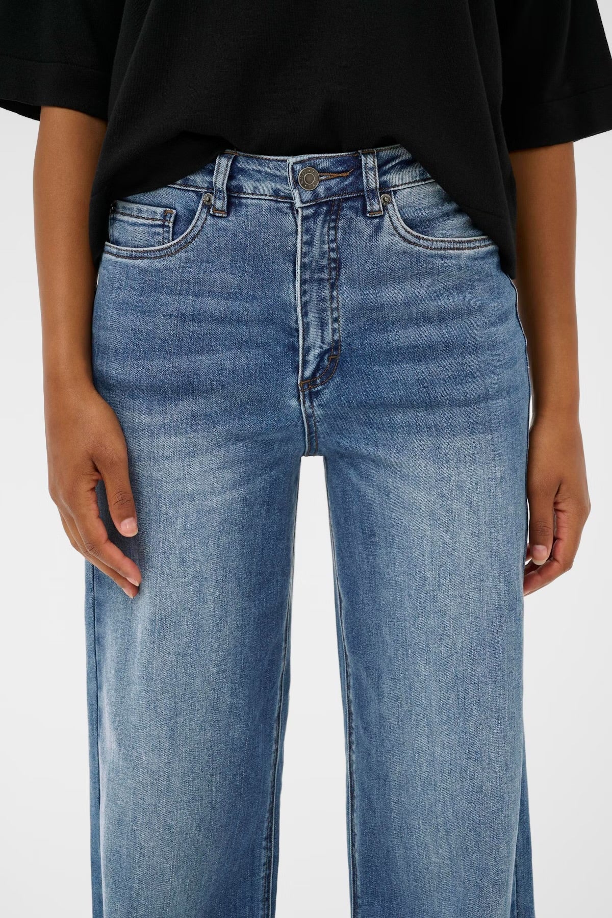 MEADOW Jeans - Medium Wash