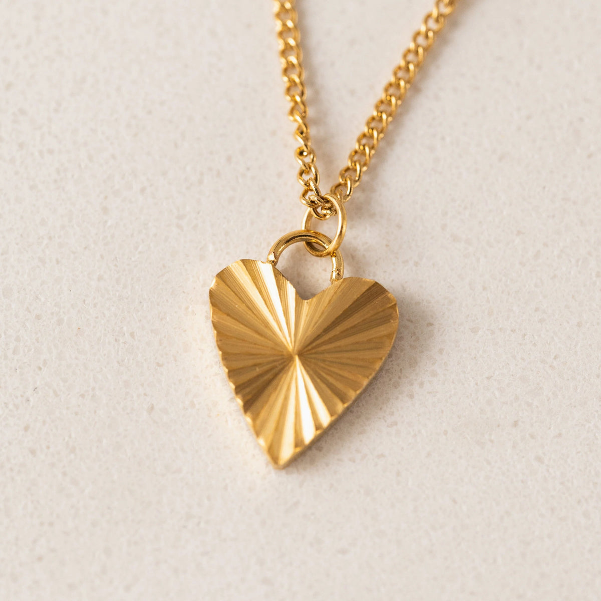 FLUTED HEART NECKLACE
