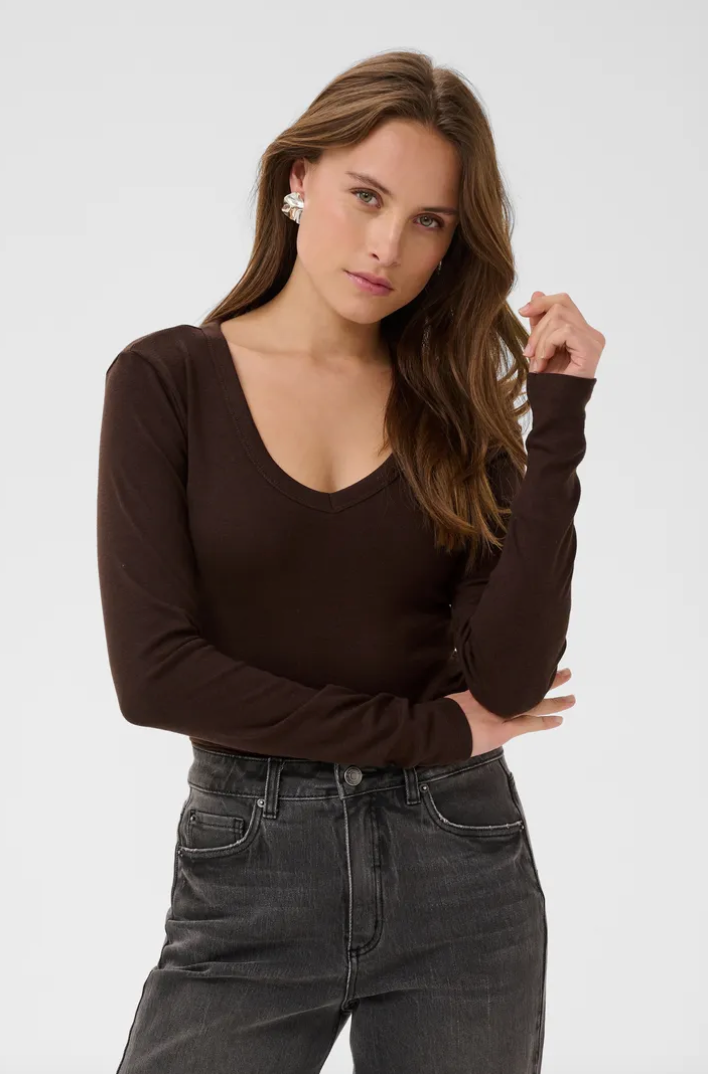 LIDDY VNECK LONGSLEEVE IN COFFEE BEAN