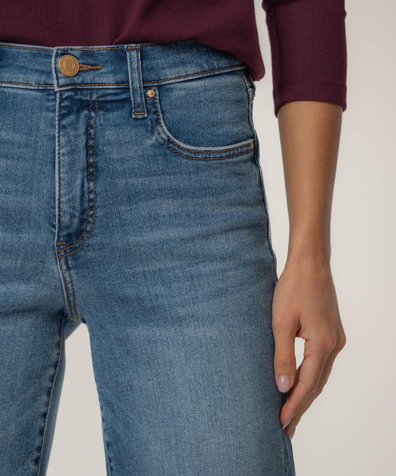 AVERY - High Rise Straight Leg in Building