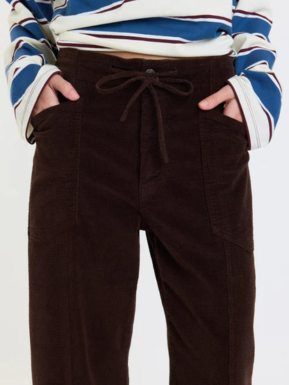 VILLA DRAWSTRING BARREL LEG PANT IN CHOCOLATE