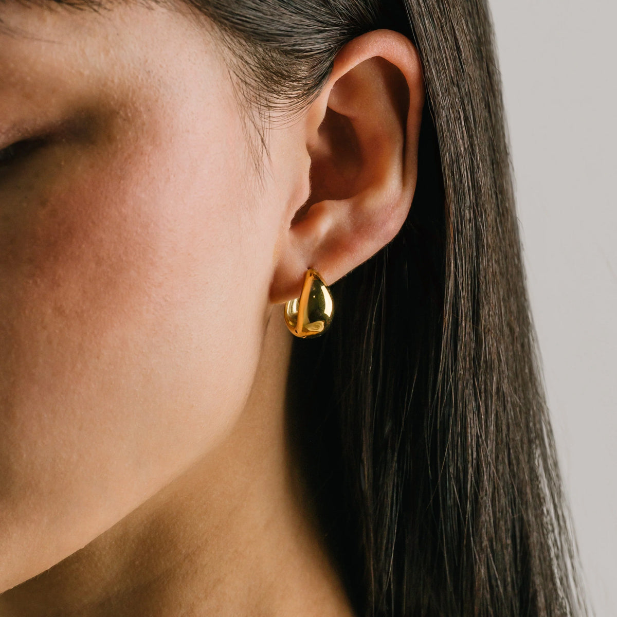 OVAL PUFF HOOP EARRINGS - GOLD