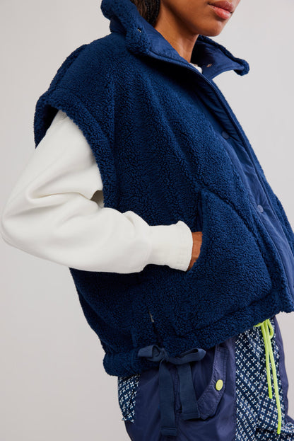 SCOUT IT OUT - Fleece Vest