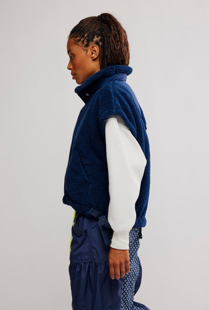 SCOUT IT OUT - Fleece Vest