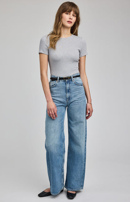 TATE - Ribbed Tee in Grey