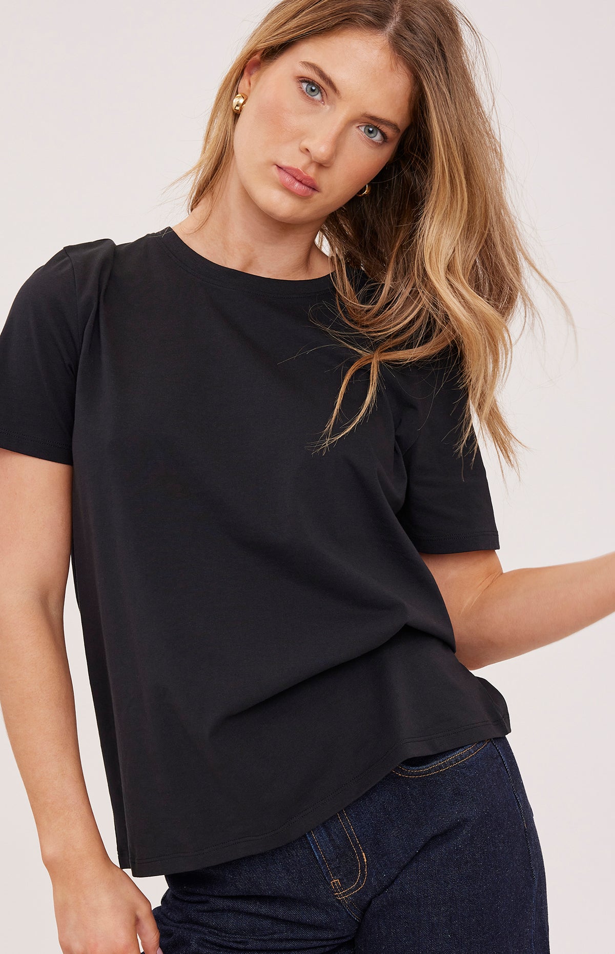 VICTORIA T-SHIRT - BLACK