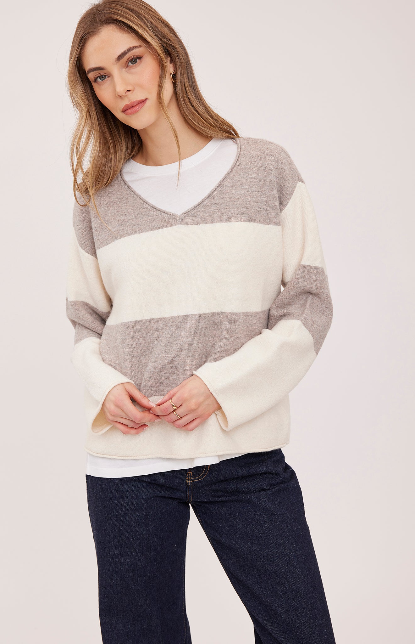 ANNALISE V-NECK PULLOVER - LATTE STRIPE