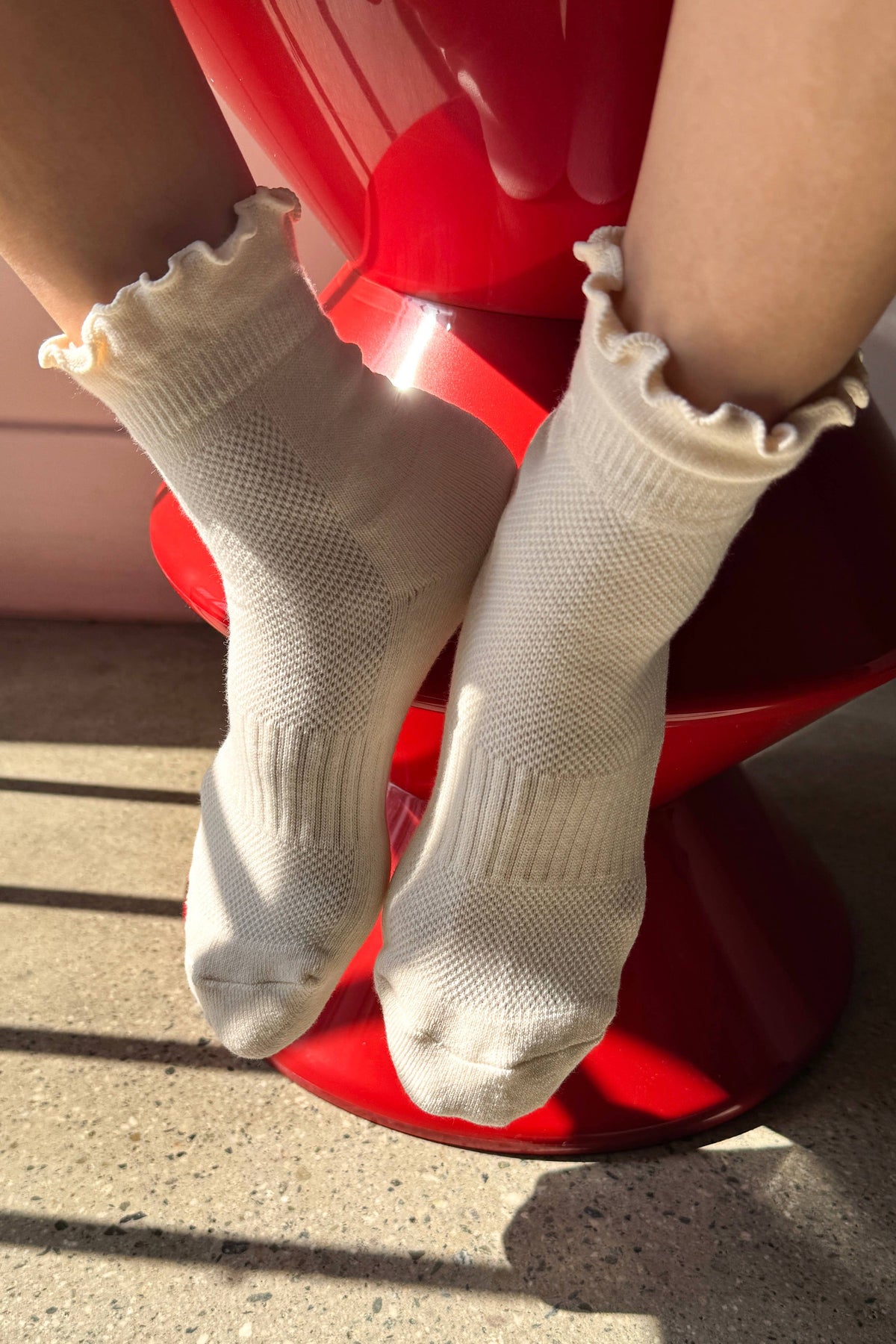 Ruffled Hugger Crew Socks in VANILLA / RED