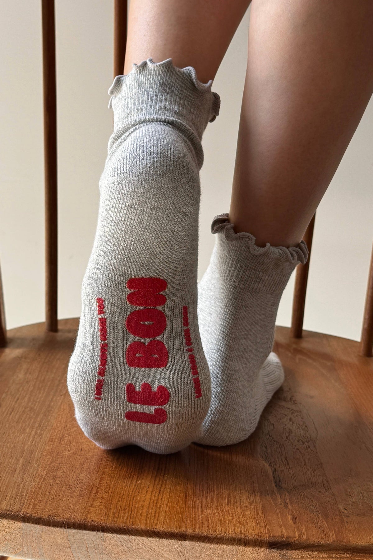 Ruffled Hugger Crew Socks in VANILLA / RED