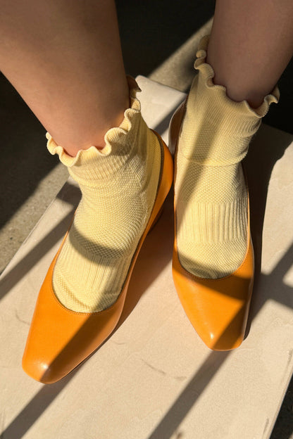Ruffled Hugger Crew Socks in VANILLA / RED
