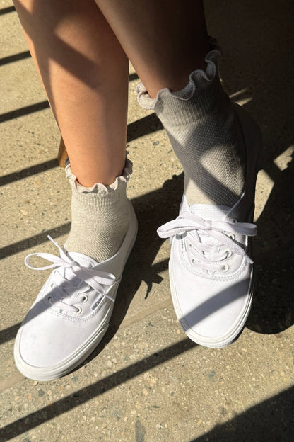 Ruffled Hugger Crew Socks in VANILLA / RED